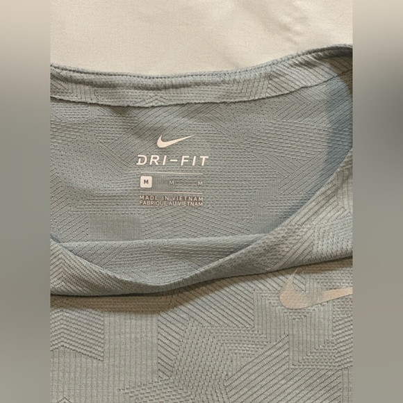 Nike Dri-FIT Medalist Top Shirt - Picture 7 of 14